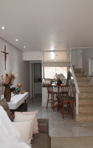 Casa à venda com 160m², 3 quartos e 2 vagasSala