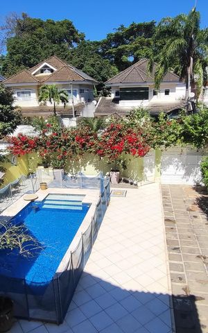Casa de condomínio à venda com 230m², 3 quartos e 3 vagasPiscina