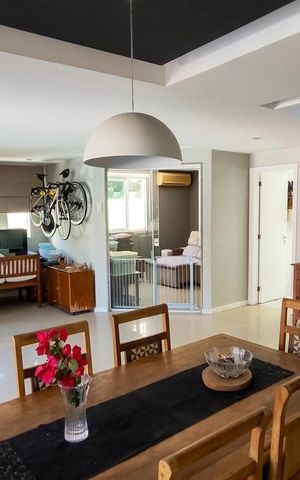 Casa de condomínio à venda com 230m², 3 quartos e 3 vagasSala