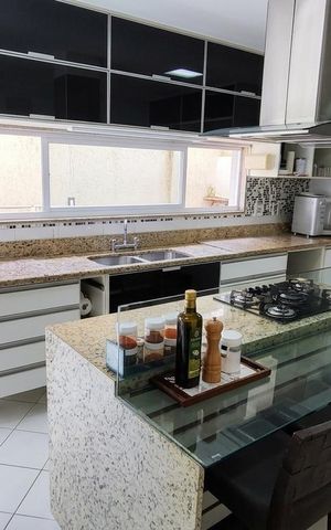 Casa de condomínio à venda com 230m², 3 quartos e 3 vagasCozinha