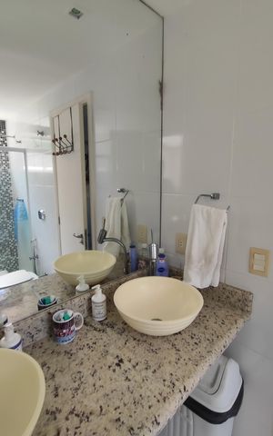 Casa de condomínio à venda com 230m², 3 quartos e 3 vagasBanheiro