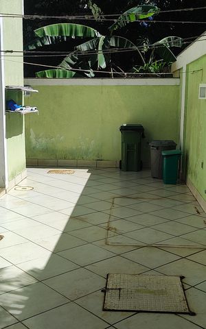 Casa de condomínio à venda com 230m², 3 quartos e 3 vagasÁrea externa