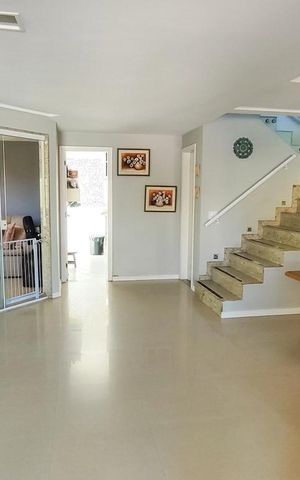 Casa de condomínio à venda com 230m², 3 quartos e 3 vagasSala