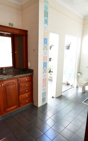 Casa para alugar com 160m², 3 quartos e 4 vagasBanheiro Suíte