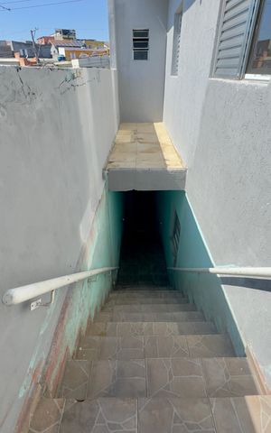 Casa para alugar com 70m², 3 quartos e sem vagaEscada