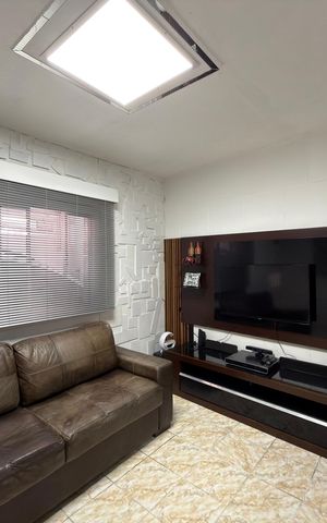 Casa à venda com 50m², 1 quarto e 1 vaga Casa à venda com 50m², 1 quarto e 1 vagaSala