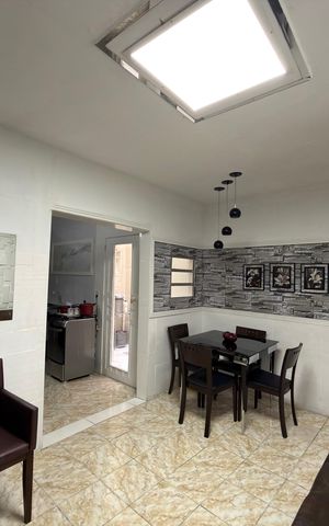 Casa à venda com 50m², 1 quarto e 1 vaga Casa à venda com 50m², 1 quarto e 1 vagaSala