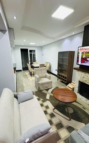 Casa de condomínio à venda com 120m², 3 quartos e 2 vagasSala