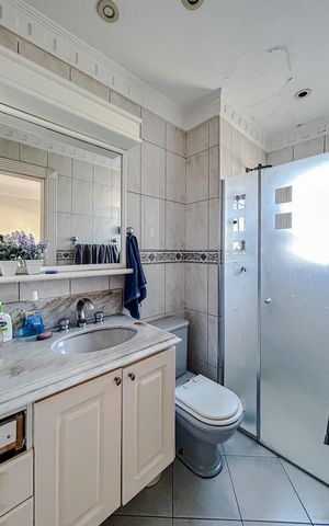 Apartamento à venda com 128m², 4 quartos e 3 vagasBanheiro da Suíte 2