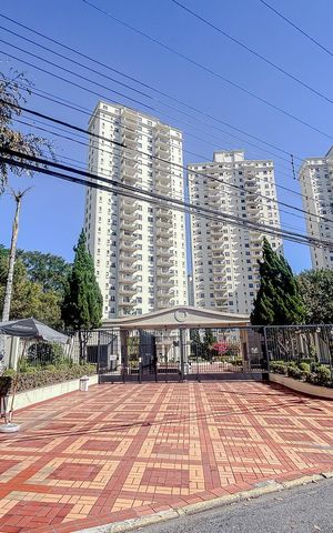 Apartamento à venda com 128m², 4 quartos e 3 vagasFachada e portaria