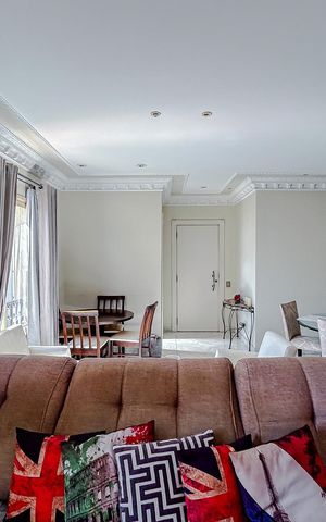 Apartamento à venda com 128m², 4 quartos e 3 vagasSala