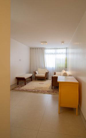 Apartamento à venda com 78m², 3 quartos e sem vaga Apartamento à venda com 78m², 3 quartos e sem vagaHall