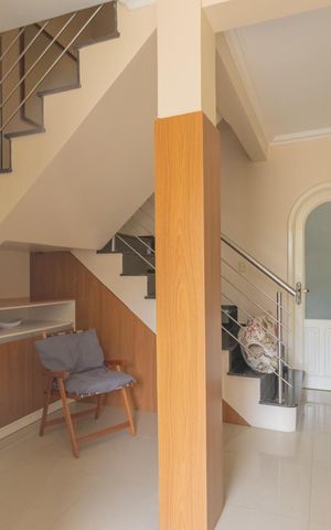 Casa à venda com 291m², 4 quartos e 4 vagas Casa à venda com 291m², 4 quartos e 4 vagasSala