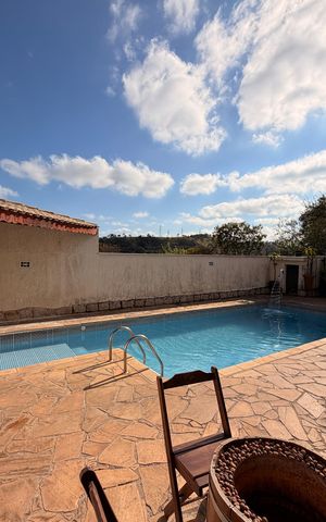 Casa à venda com 364m², 7 quartos e 2 vagasQuintal com piscina