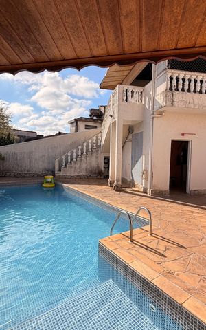 Casa à venda com 364m², 7 quartos e 2 vagasQuintal com piscina