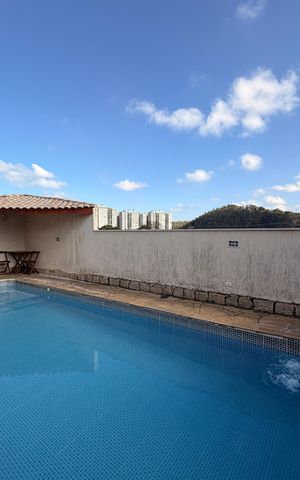 Casa à venda com 364m², 7 quartos e 2 vagasQuintal com piscina
