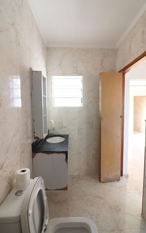Casa para alugar com 150m², 3 quartos e 2 vagasBanheiro Social
