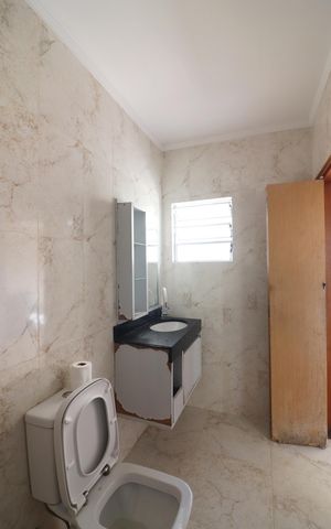 Casa para alugar com 150m², 3 quartos e 2 vagasBanheiro Social