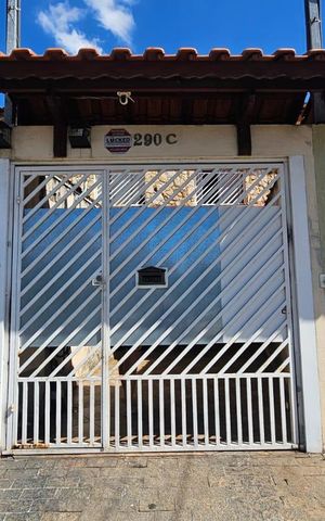 Casa à venda com 98m², 2 quartos e 2 vagasFachada