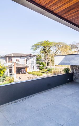 Apartamento à venda com 255m², 3 quartos e 2 vagas Apartamento à venda com 255m², 3 quartos e 2 vagasVaranda