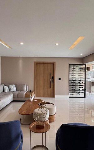 Apartamento à venda com 212m², 3 quartos e 3 vagas Apartamento à venda com 212m², 3 quartos e 3 vagasÁrea externa