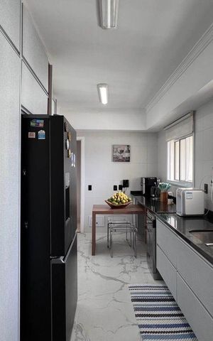 Apartamento à venda com 212m², 3 quartos e 3 vagas Apartamento à venda com 212m², 3 quartos e 3 vagasCozinha