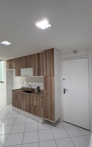 Apartamento à venda com 190m², 3 quartos e 2 vagas Apartamento à venda com 190m², 3 quartos e 2 vagasCozinha e Área de Serviço