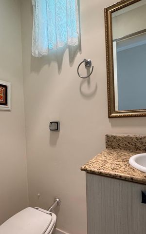 Apartamento à venda com 190m², 3 quartos e 2 vagas Apartamento à venda com 190m², 3 quartos e 2 vagasLavabo