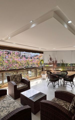 Apartamento à venda com 190m², 3 quartos e 2 vagas Apartamento à venda com 190m², 3 quartos e 2 vagasVaranda