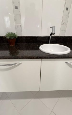 Apartamento à venda com 190m², 3 quartos e 2 vagas Apartamento à venda com 190m², 3 quartos e 2 vagasSuíte 3 - Banheiro