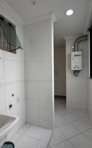 Apartamento à venda com 190m², 3 quartos e 2 vagas Apartamento à venda com 190m², 3 quartos e 2 vagasCozinha e Área de Serviço