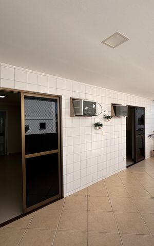 Apartamento à venda com 190m², 3 quartos e 2 vagas Apartamento à venda com 190m², 3 quartos e 2 vagasVaranda