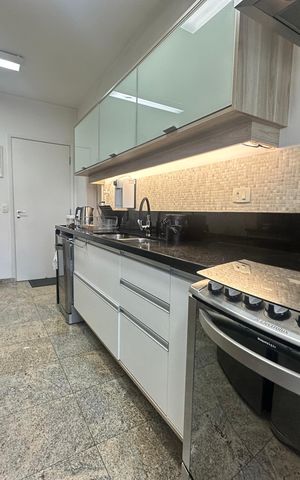 Apartamento à venda com 153m², 3 quartos e 3 vagas Apartamento à venda com 153m², 3 quartos e 3 vagasCozinha