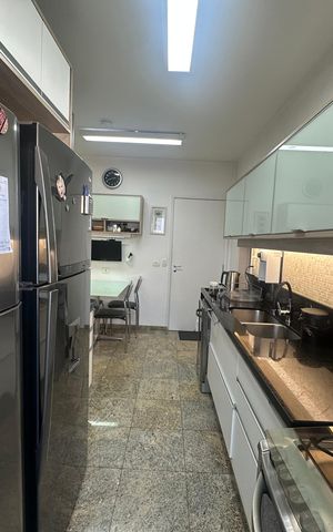 Apartamento à venda com 153m², 3 quartos e 3 vagas Apartamento à venda com 153m², 3 quartos e 3 vagasCozinha