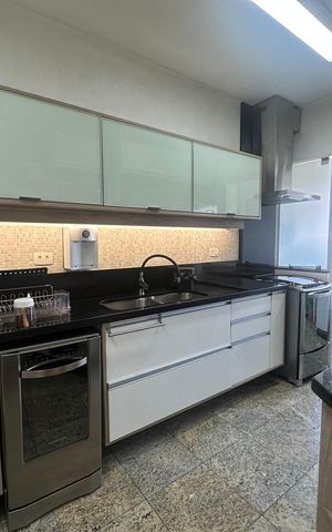 Apartamento à venda com 153m², 3 quartos e 3 vagas Apartamento à venda com 153m², 3 quartos e 3 vagasCozinha