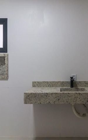 Casa de condomínio para alugar com 178m², 3 quartos e 2 vagas Casa de condomínio para alugar com 178m², 3 quartos e 2 vagasBanheiro da Suíte 1