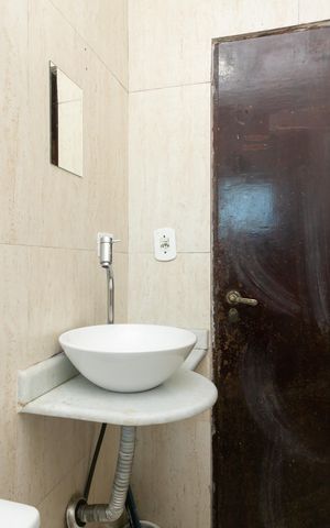 Casa à venda com 80m², 2 quartos e 1 vaga Casa à venda com 80m², 2 quartos e 1 vagaBanheiro