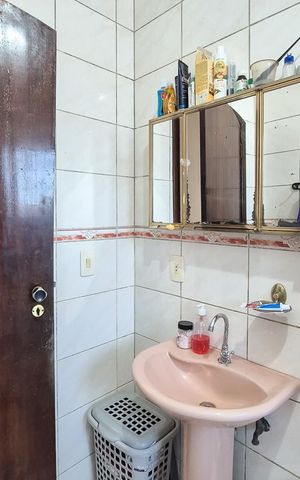 Casa à venda com 231m², 3 quartos e 3 vagas Casa à venda com 231m², 3 quartos e 3 vagasBanheiro Social