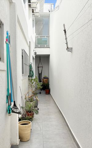 Casa à venda com 125m², 3 quartos e 2 vagas Casa à venda com 125m², 3 quartos e 2 vagasCorredor lateral