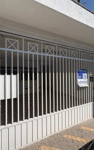 Casa à venda com 125m², 3 quartos e 2 vagas Casa à venda com 125m², 3 quartos e 2 vagasFachada