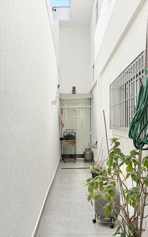 Casa à venda com 125m², 3 quartos e 2 vagas Casa à venda com 125m², 3 quartos e 2 vagasCorredor lateral