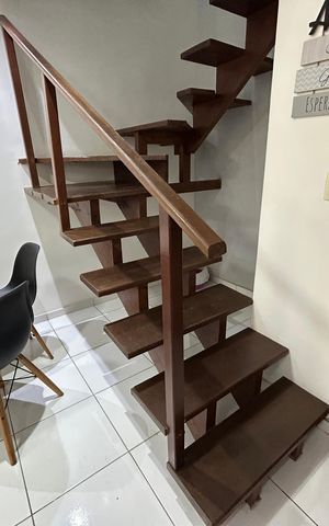 Casa para alugar com 120m², 3 quartos e 1 vagaEscada