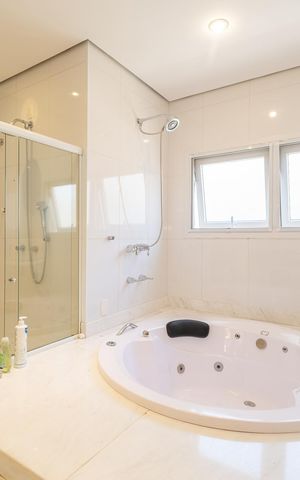 Casa à venda com 390m², 5 quartos e 4 vagasBanheiro