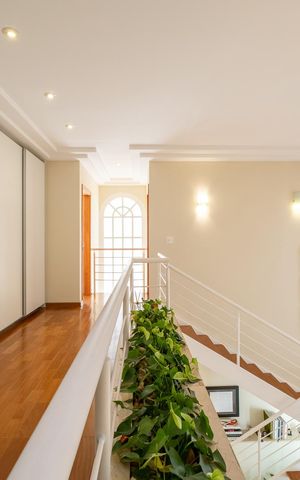 Casa à venda com 390m², 5 quartos e 4 vagasCorredor