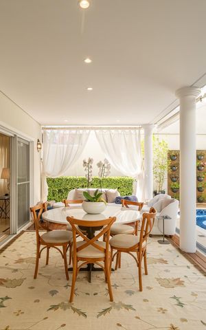 Casa à venda com 390m², 5 quartos e 4 vagasÁrea externa