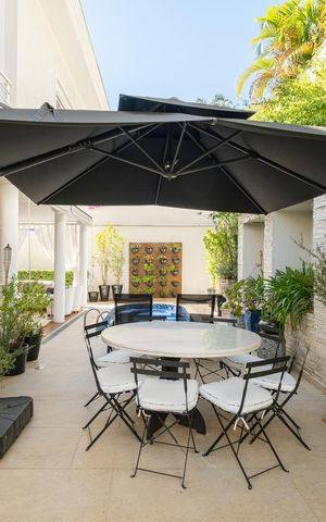 Casa à venda com 390m², 5 quartos e 4 vagasÁrea externa