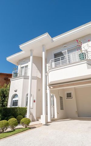Casa à venda com 390m², 5 quartos e 4 vagasFachada
