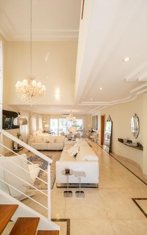 Casa à venda com 390m², 5 quartos e 4 vagasSala
