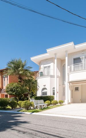 Casa à venda com 390m², 5 quartos e 4 vagasFachada