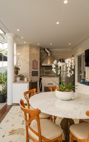 Casa à venda com 390m², 5 quartos e 4 vagasÁrea externa